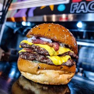 AMERICAN DOUBLE BACON CHEESEBURGER 350 gr