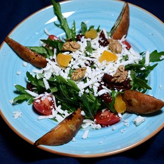 სალათი შემწვარი მსხალით