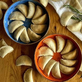 Pierogi gryczane z prażonym jabłkiem