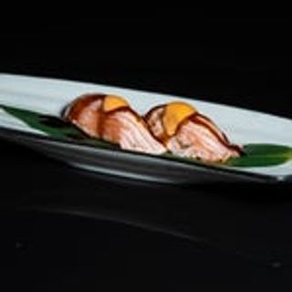 41 Nigiri sake flambe