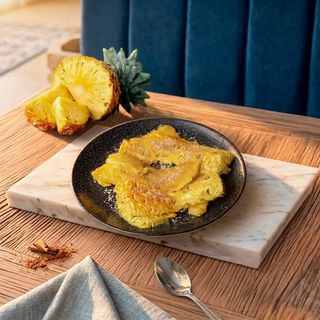 Piña asada con canela y coco
