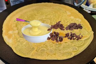 Crepes Crema e scaglie di cioccolato