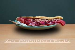 22 Coppa, fontina, caprino, tonno, Vodka, limone e pepe