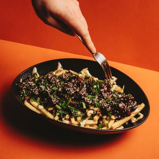 DOŁADOWANE FRYTY Z BOCZKIEM