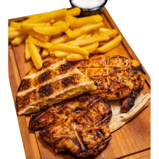 1/4 دجاج مشوي مع الفريت وخبز