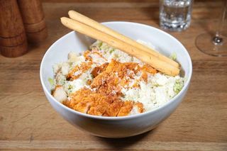 Salata Caesar cu pui