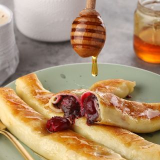 Млинці з маком та вишнею (8шт). Продукт заморожений.