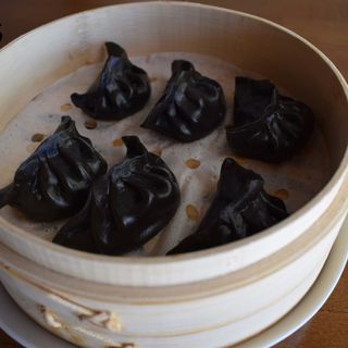 Empanadillas de gambas y trufa negra