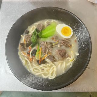 131A. Ramen brodo con agnello e verdure