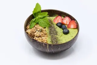 Green Matcha Power Bowl (Revitalizante)