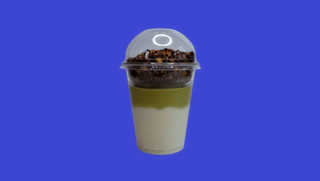 Granola z sosem pistacjowym