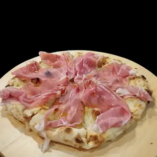 Focaccia con crudo tegamino