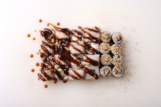 Міні сет з вугрем   (600г/24шт)