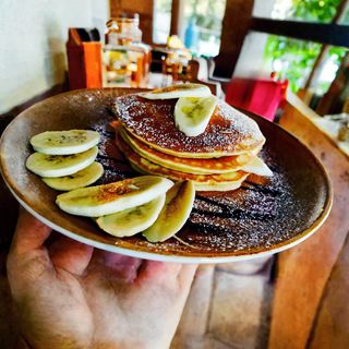 Pancakes z nutellą i bananami