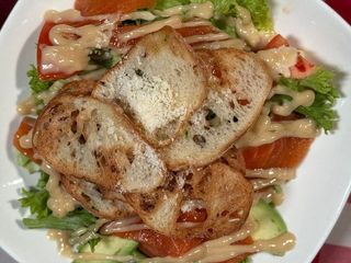 Цезар з лососем та авокадо (245g)