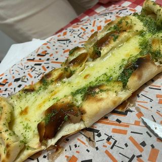 Pan de ajo con mozzarella y anchoas