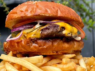 Класичний Бургер (картопля фрі+напій)