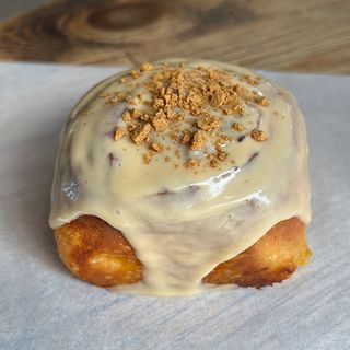 Roll Pumpkin Spice Latte (Disponible solo fines de semana y festivos)