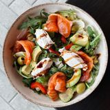 Салат з лососем та авокадо