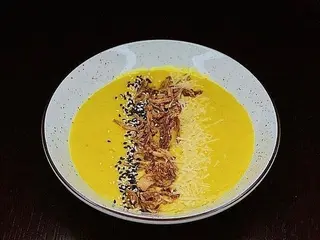 Цибулево-сирний крем суп з цибулею фрі та пармезаном (300g)