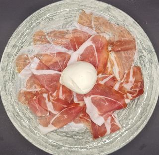 Prosciutto di Parma e mozzarella di bufala campana DOP