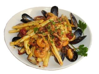 Fileja calabresi ai frutti di mare in crosta di pizza