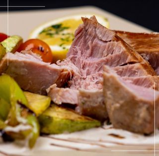 Tuna steak sa prilogom 250 gr