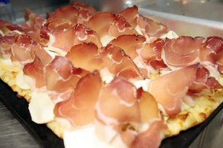 Pizza Provola e speck