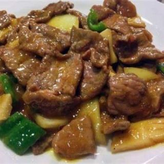 Ternera con pimientos y tausi