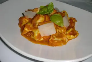 Tortelloni de Ricota e Espinafres