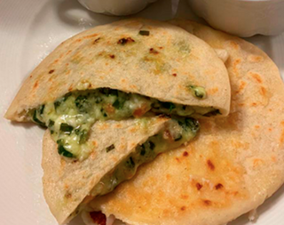 Pupusa espinaca con queso 2und