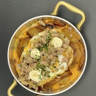 Huevos estrellados butifarra blanca