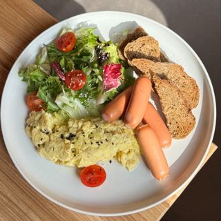 Скрембл з міні сосисками