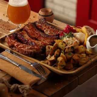 ღორის ნეკნები ბარბექიუს სოუსით