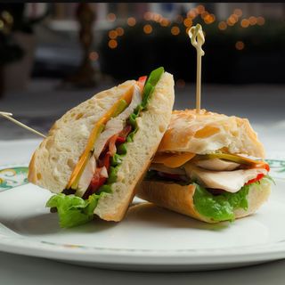 Bocadillo De Pollo Lourdes