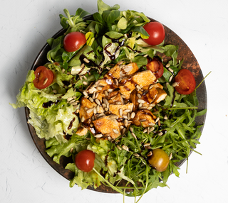 Sezonska salata s piletinom