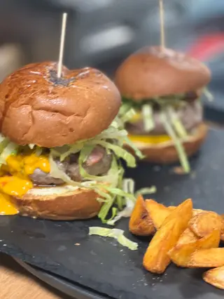 Burger Meat tribute + patatas fritas