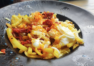 Rotura De Huevos Fritos Con Patatas Y Foie