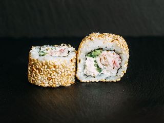 1. Рол Сніжний краб в кунжуті (220g)