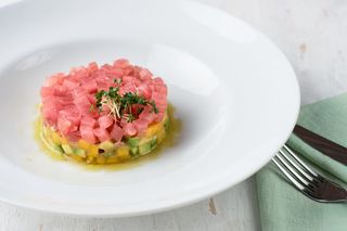 Tartar de ton cu mango și avocado