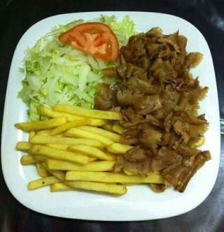 Plato Combinado Carne Con Ensalada Y Patatas (#16)