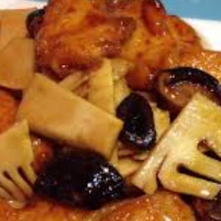 Pescado Con Bambú Y Setas