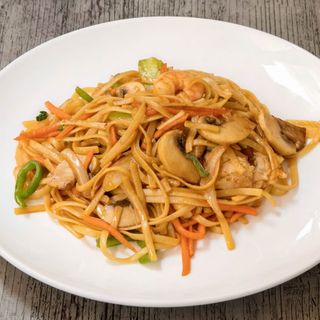 Tallarines fritos tres delicias