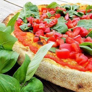 Pizza Marinara con Spinaci e Pomodori