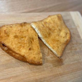 Plăcintă impaturata cu brânză dulce și stafide 