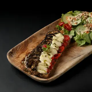 Tartine aubergine mozzarella
