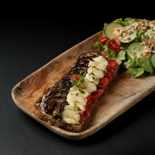 Tartine aubergine mozzarella