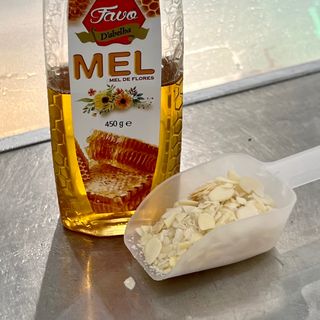 Crepe com Mel, Amêndoa e Canela