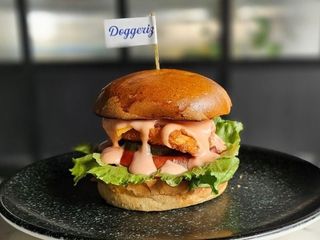 CHEESE CHICKEN BURGER/ЧІЗ ЧІКЕН БУРГЕР (370g)