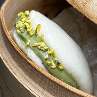 Bao de pistacho y chocolate blanco